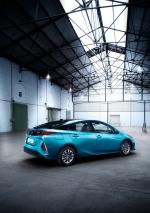 Toyota Prius Plug-in Hybrid 2016 года